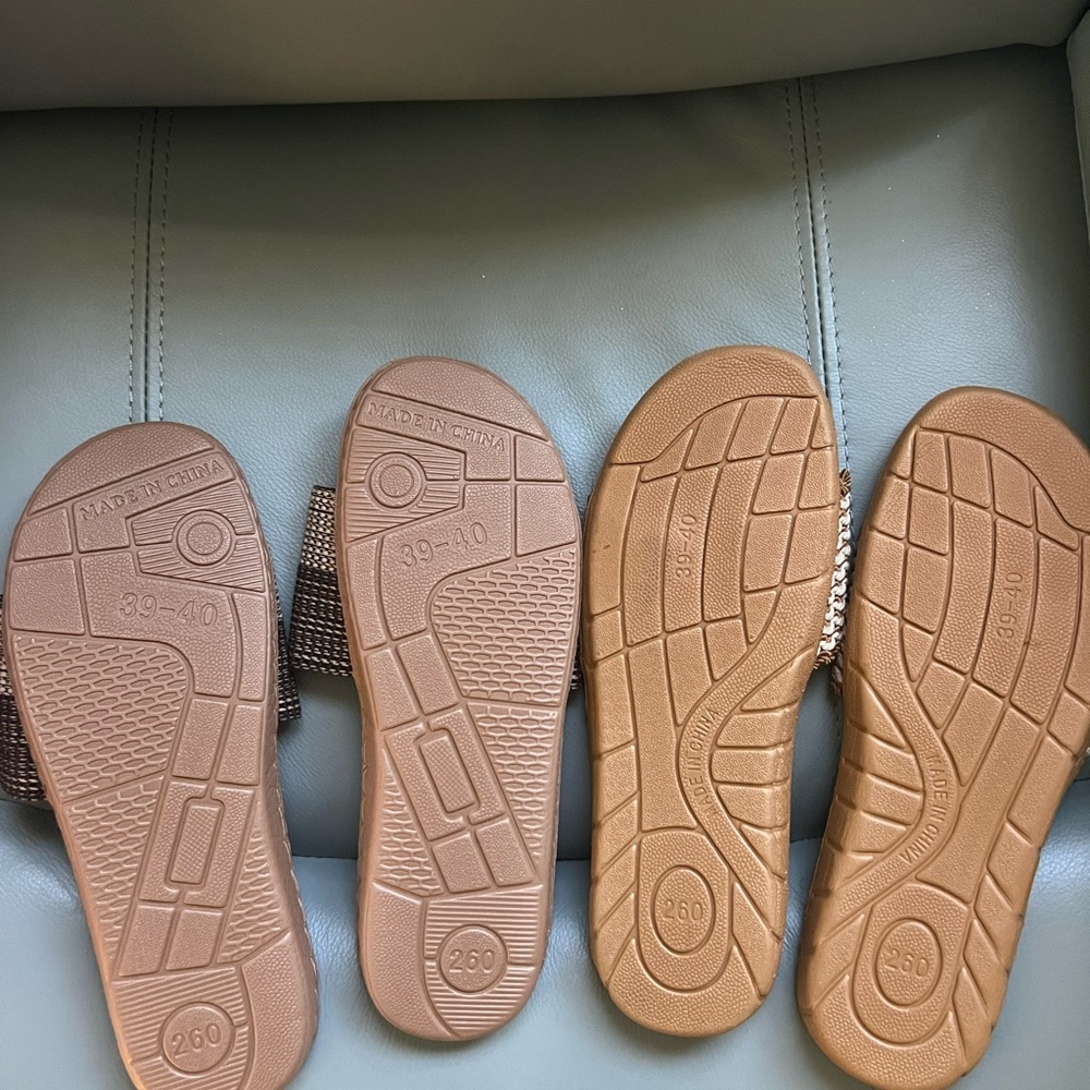 Sandals/slides - Picture 2 of 6